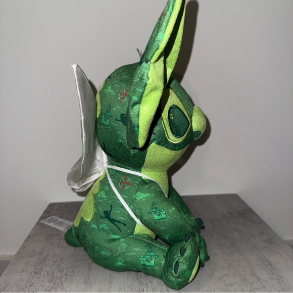 Stitch Crashes Disney Peter Pan Plush 11 of 12 - Picture 3 of 6